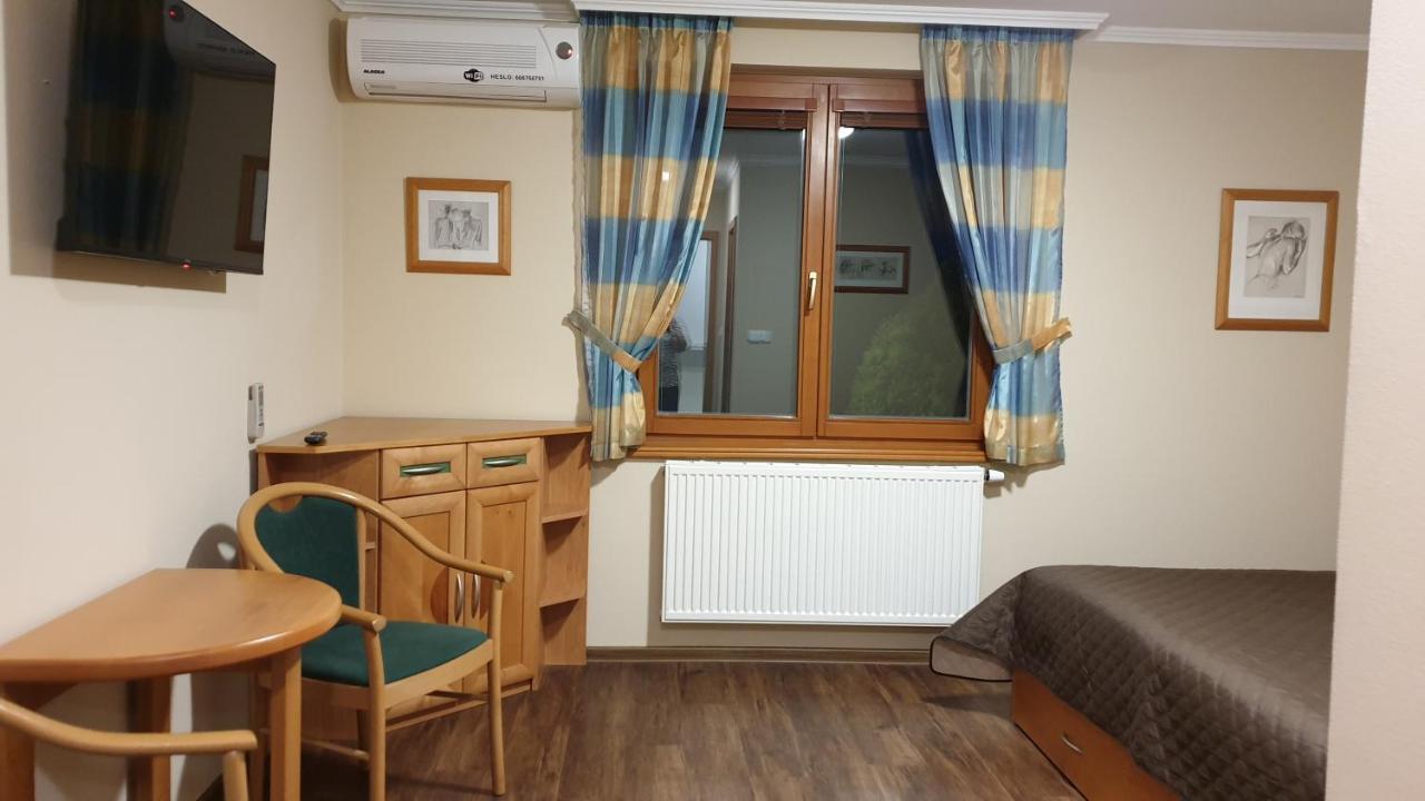 Penzion U Vlku Valtice Εξωτερικό φωτογραφία