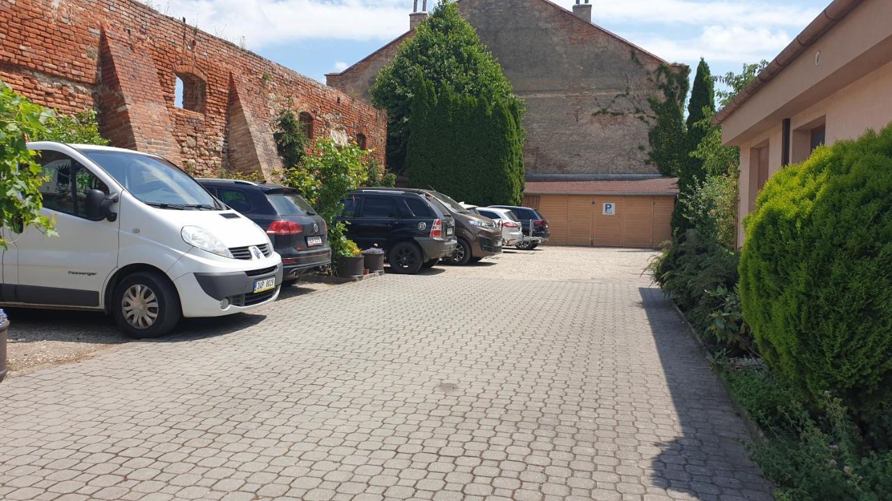 Penzion U Vlku Valtice Εξωτερικό φωτογραφία